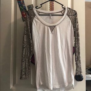 Scoop neck lace sleeve long sleeve